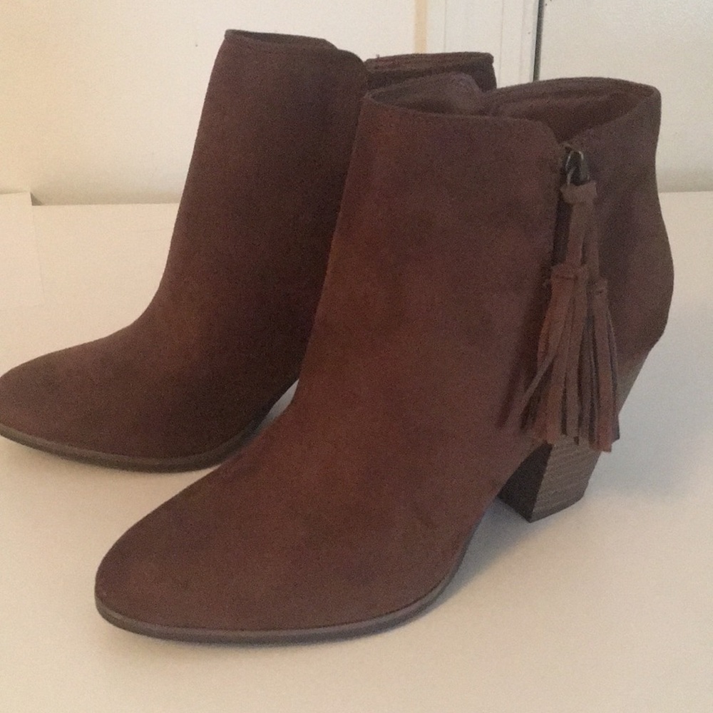 🚨🚨PRICE DROP! Brown merona booties! Never worn!!
